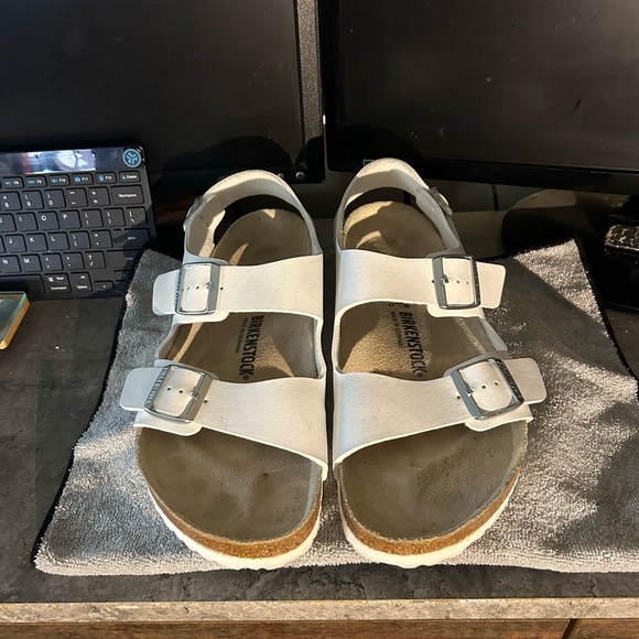 Birkenstock Sandals tried on and worn once wrong size comes with original box - Picture 2 of 5